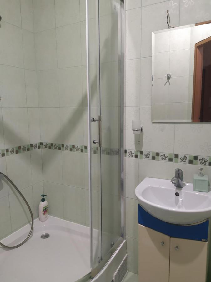 Квартира Біля Залізничного Вокзалу Lviv Exteriör bild